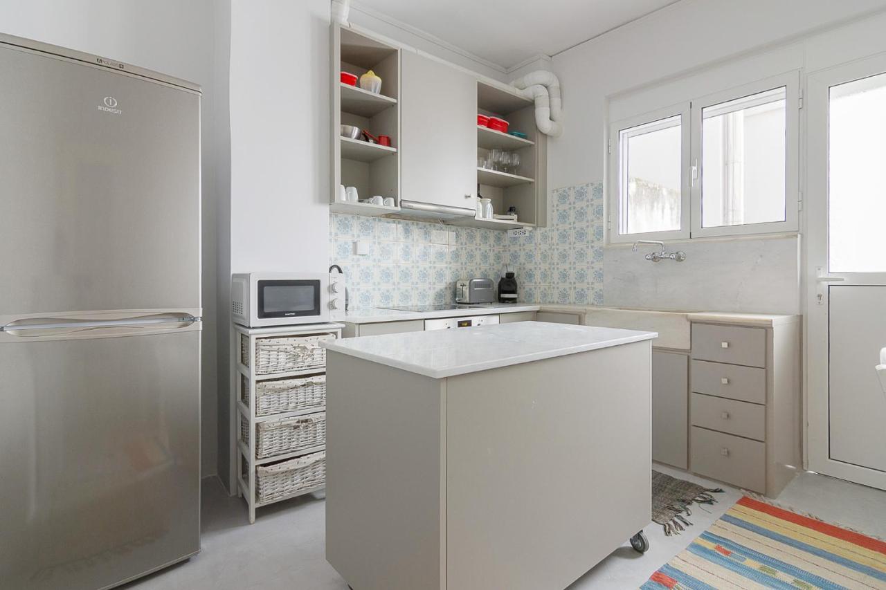 A Modern 2-Bedroom Apartment Near Areios Pagos Athens Luaran gambar